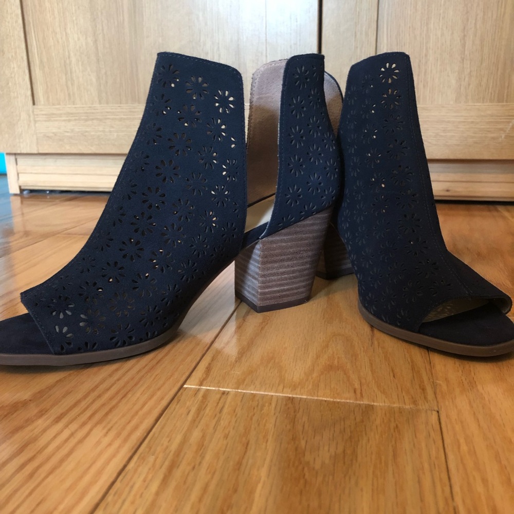 Crown & Ivy blue summer/fall heels